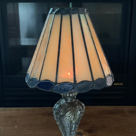 Vintage Tea Light with Stained Glass Shade & Antiqued Bronze Colored Metal Base - Picture 10 of 10